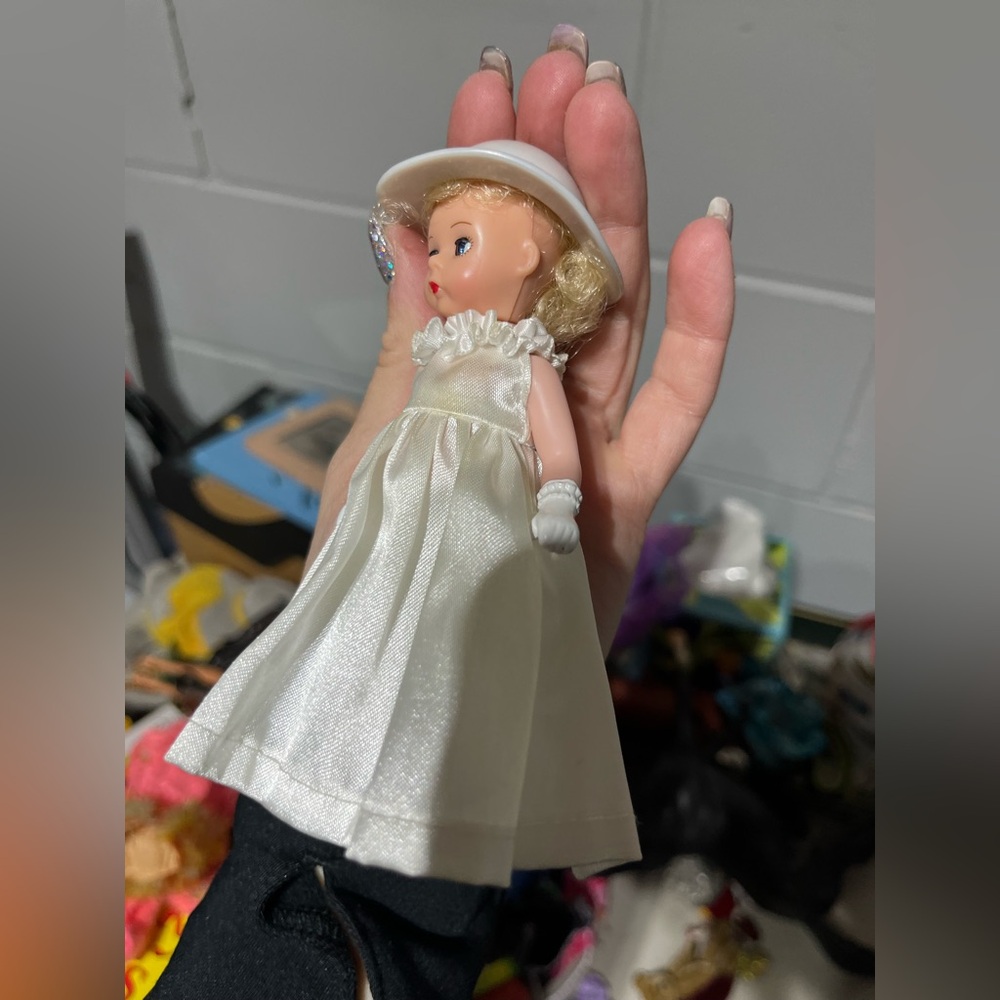 VINTAGE DOLL - Picture 5 of 7